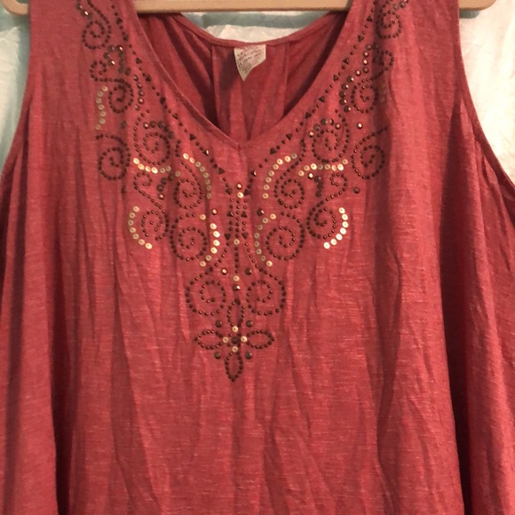 Faded Glory. Tuni length tank top. V neck with embellishments. - Picture 2 of 7